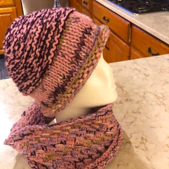 Hat/Neckwarmer Set. NWOT - Picture 2 of 7